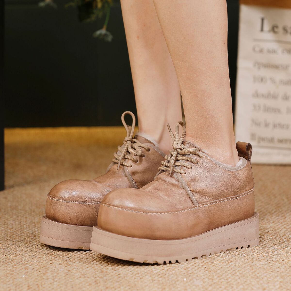 Giày boot nữ cổ cao da bò lót lông cừu đế dày buộc dây — Kaki, màu đen