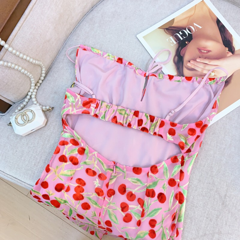 Đầm dây ôm body nữ nhung xanh dương khoét lưng họa tiết hoa — Màu sắc hoa văn, Màu xanh dương