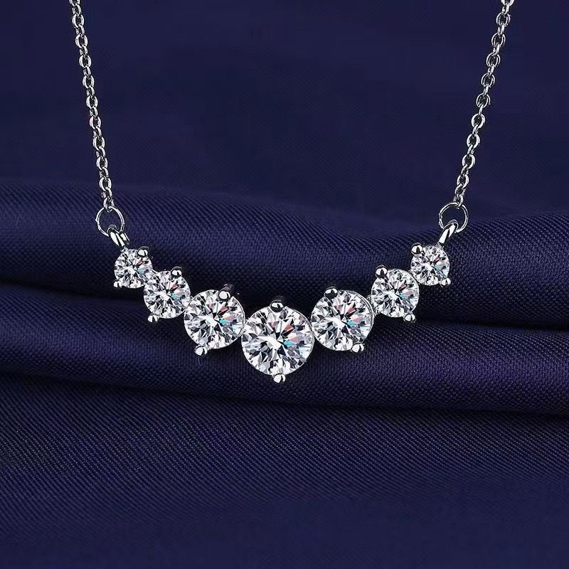 Smile Necklace Women's New Shiny Imitation Moissanite Zircon Pendant Necklace Fashion Light Luxury High-end Elegant Jewelry