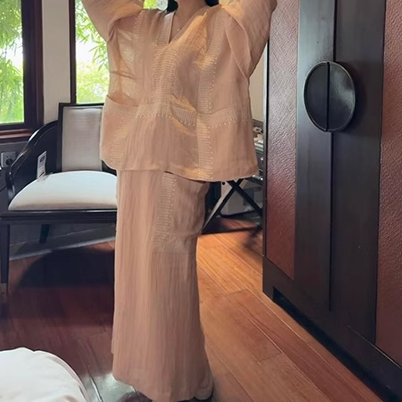 Set áo linen thêu họa tiết kèm chân váy và quần short dáng suông — Quần, Chân váy, Áo
