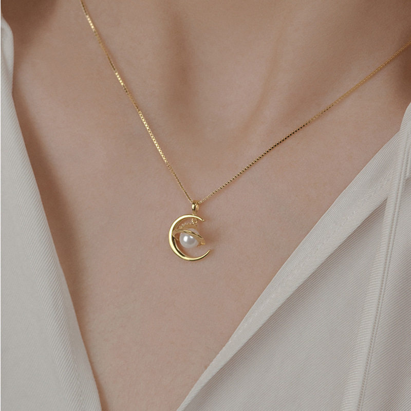 Niche elegant planet moon necklace for women with versatile design imitation pearl pendant clavicle chain blogger