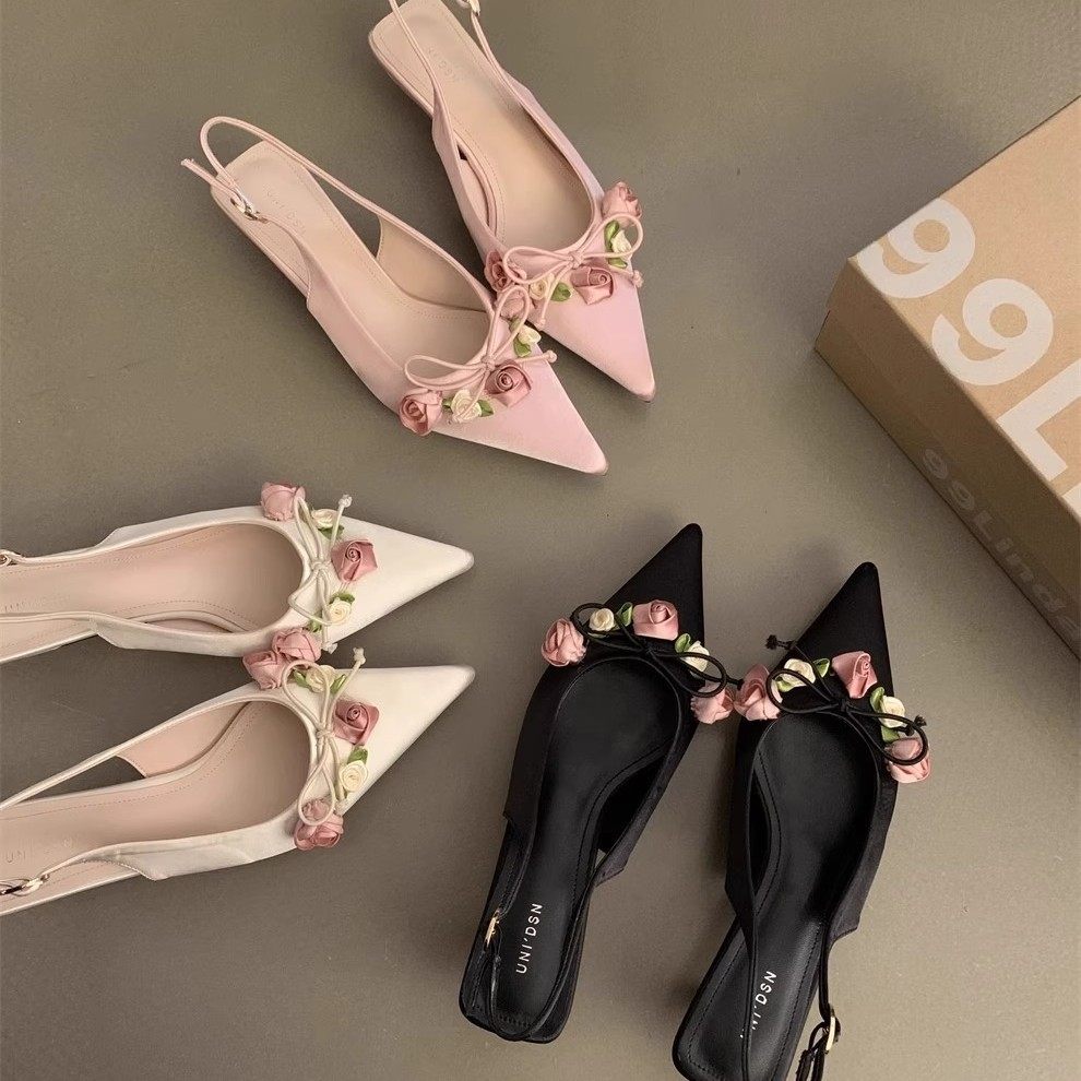 Floral pointed-toe low heels