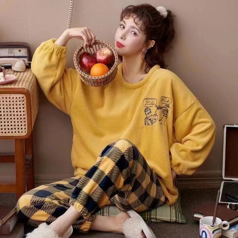 卡通甜美歪头熊同款睡衣女秋冬季珊瑚绒加厚宽松大码外贸跨境套装