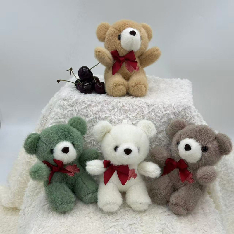 蝶ネクタイをしたケアベア