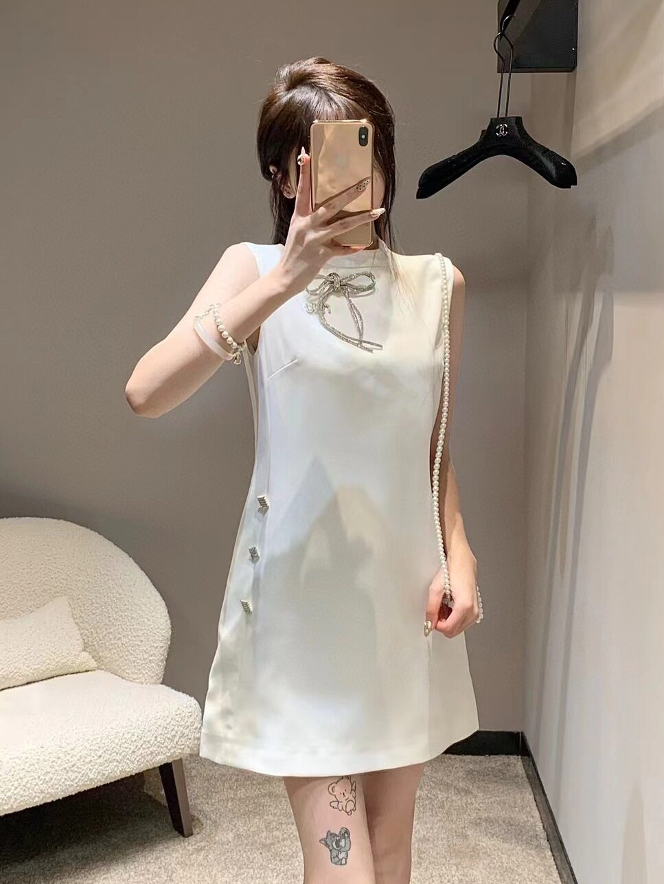 Váy mini chữ A trắng tay không cổ tròn phong cách cơ bản — Trắng chi tiết 8
