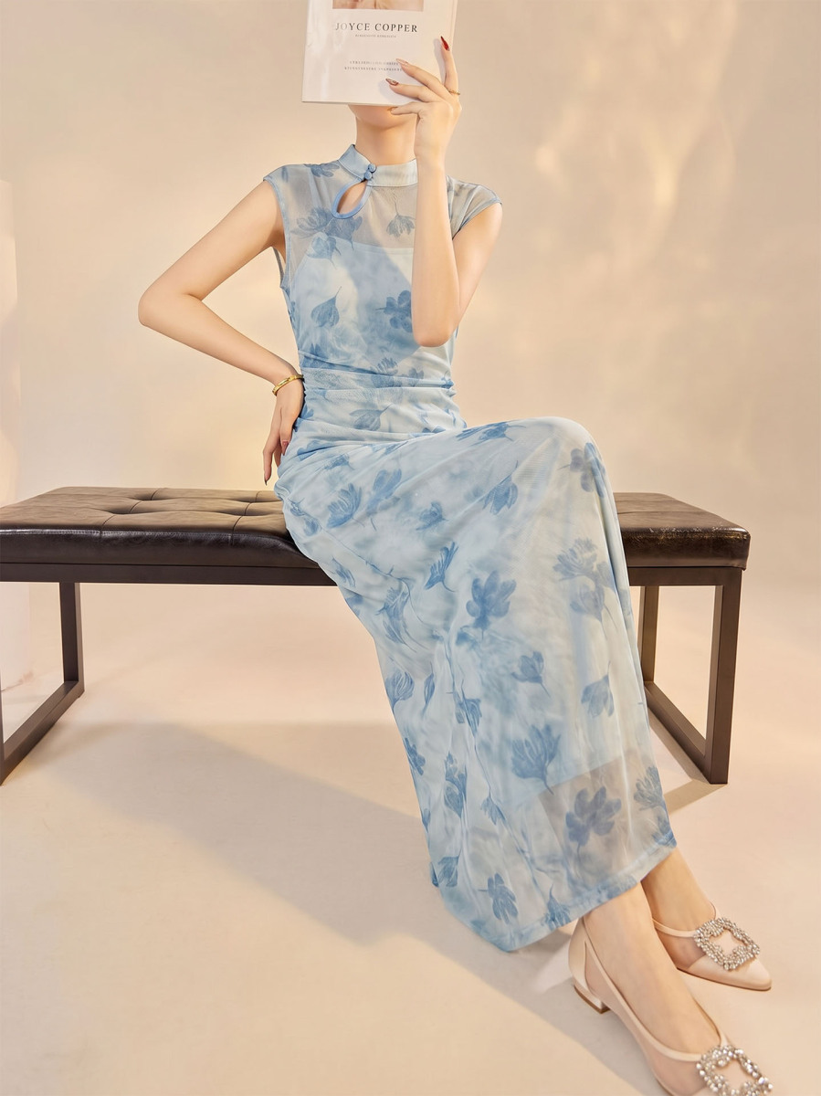 Đầm ôm dáng dài cổ đứng tay ngắn họa tiết hoa — Màu xanh dương