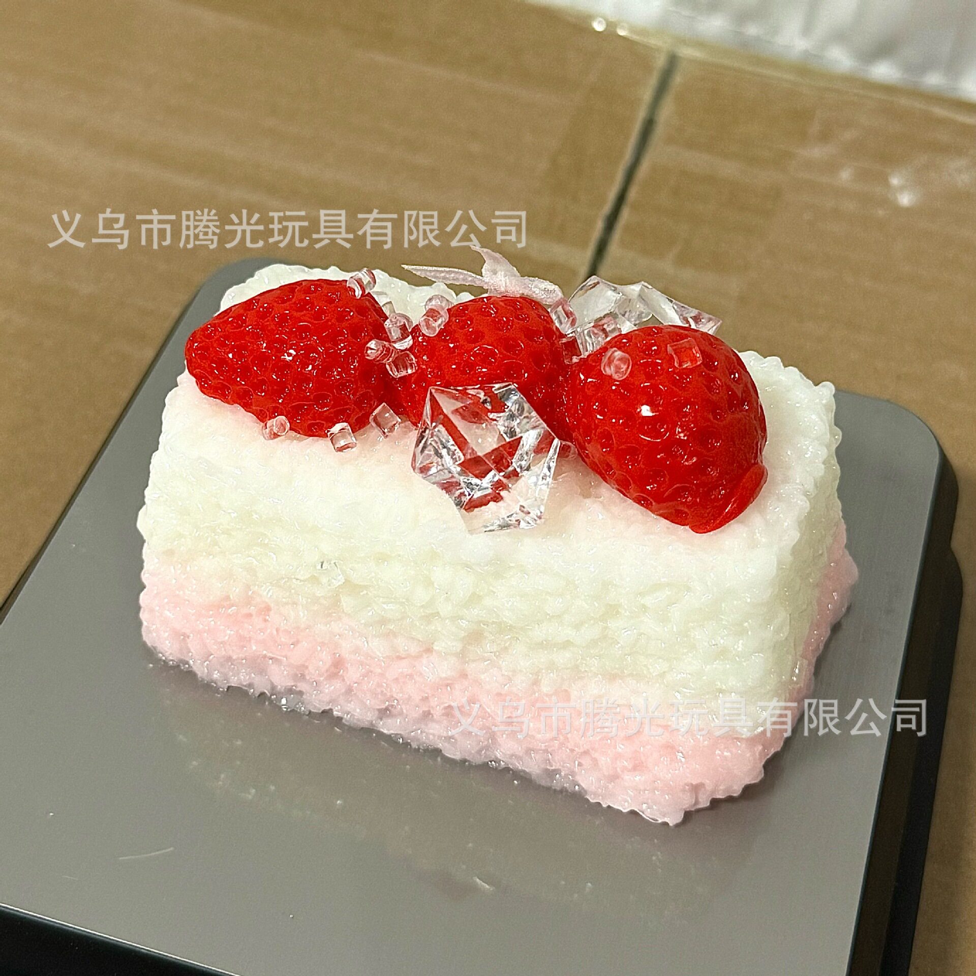 いちごアイスおにぎり