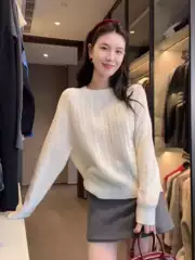 Lazy Age-reducing Korean Embroidered Round Neck Slimming 2024 Winter Soft Waxy Milk White Sweater Sweater Pullover Top