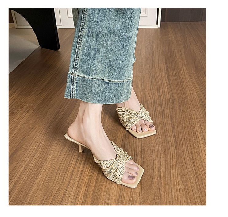 Sandal cao gót nữ mũi vuông quai mảnh đan chéo phong cách thanh lịch — Màu trắng nhạt, nâu sẫm, quần kaki