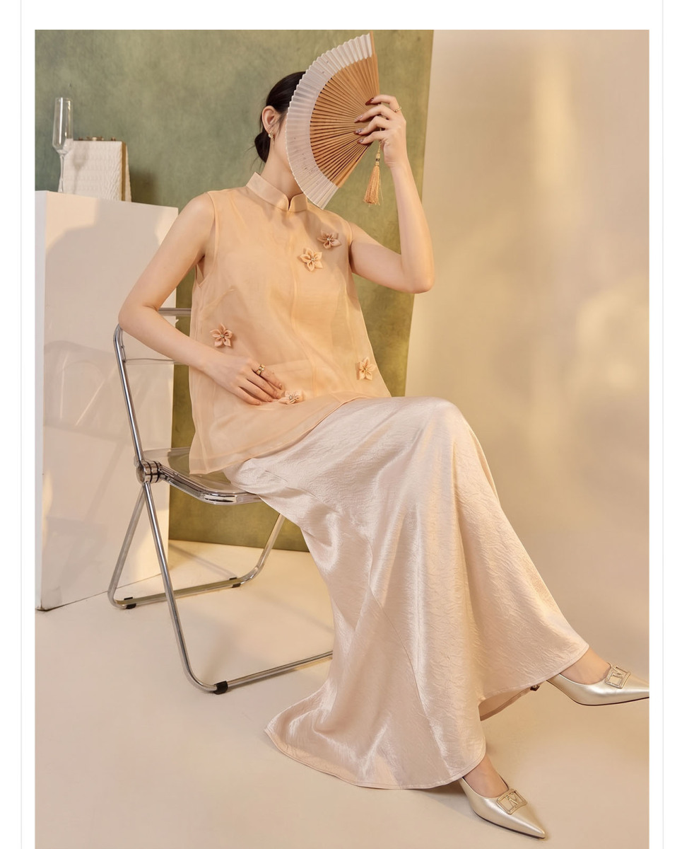 Áo gile nữ cổ đứng hoa nổi 3D phối khóa cài ẩn dáng rộng — Màu vàng nhạt
