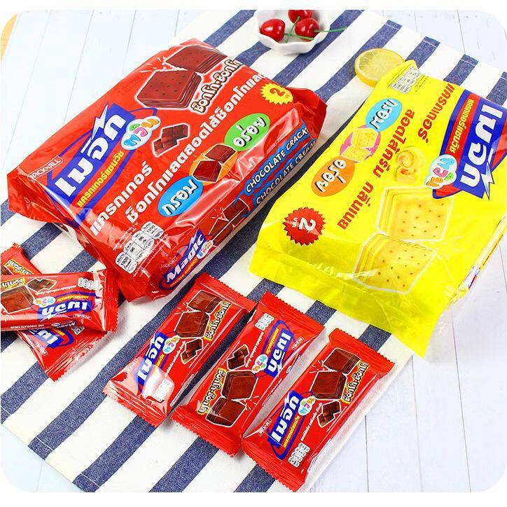 Thai imported food Zhenzhen butter chocolate flavor soda sandwich biscuits large bag Office Snacks