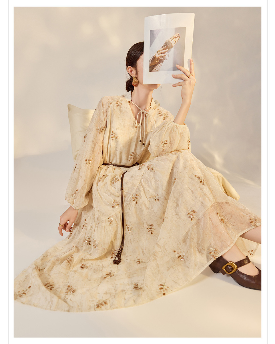 Đầm maxi nữ dài tay cổ chữ V họa tiết hoa nhẹ nhàng — Màu yến mạch (giao hàng trong 7 ngày), Màu yến mạch (giao hàng trong ngày)