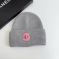Medium gray pink label