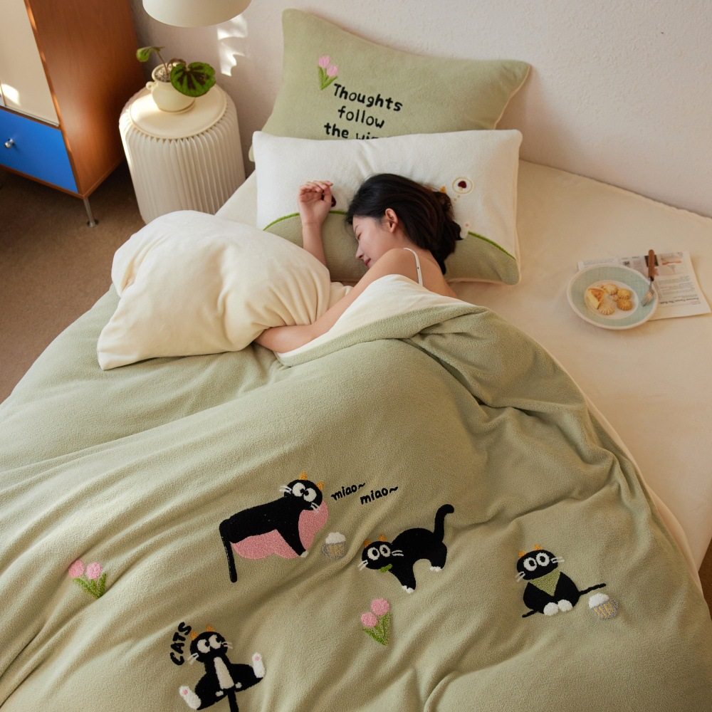 High-End Cartoon Style Infant-Grade Thickeneded Milk Velvet Four-Piece Set, Cute Towel Embroidered Three-Piece Set, Kidsren's Bedding