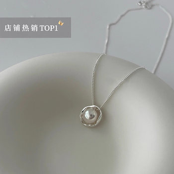 Simple Style Hollow Imitation Pearl Necklace for Girls, Light Luxury and High-End New Niche Design Clavicle Chain Necklace Wholesale