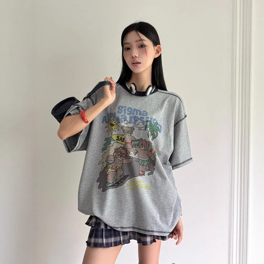 Kakamee Thirteen Lines Summer Casual Versatile Cartoon Bear Color-Block Neckline Topstitch Design Short Sleeve T-Shirt S3295