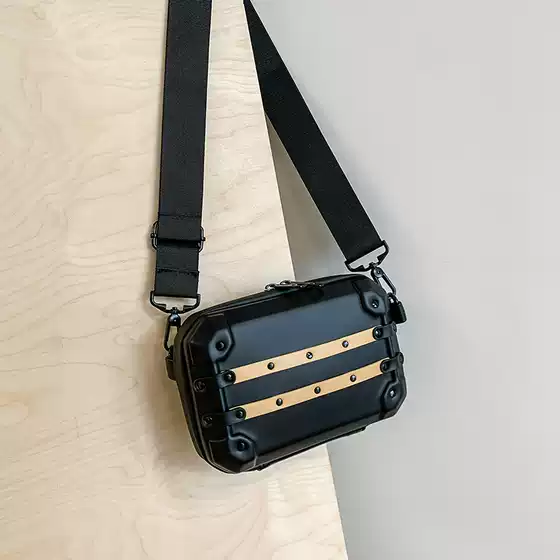 New Men's Personalized Rivet Box Bag, Simple, Trendy and Cool Hard-Shell Small Square Bag, Fashionable and Versatile Women's Shoulder Crossbody Bag