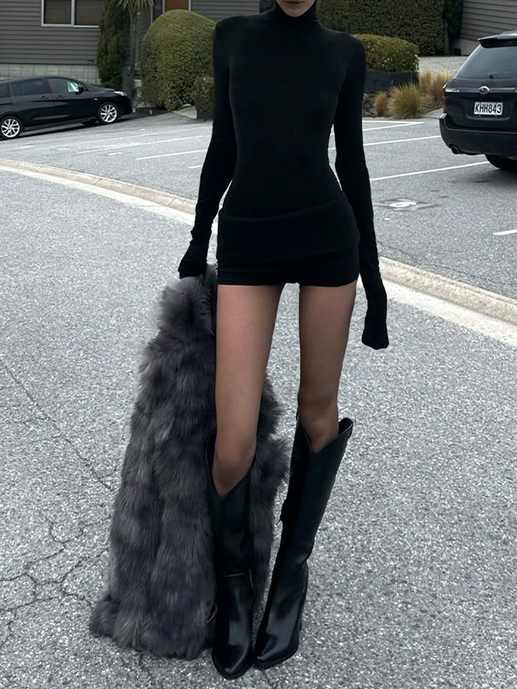 In-Stock Pure and Sexy High-Neck, Off-Shoulder, Slim-Fit Long-Sleeve Top with Slim-Fit Waist-Cinching Knit Shorts Two-Piece Set for Women