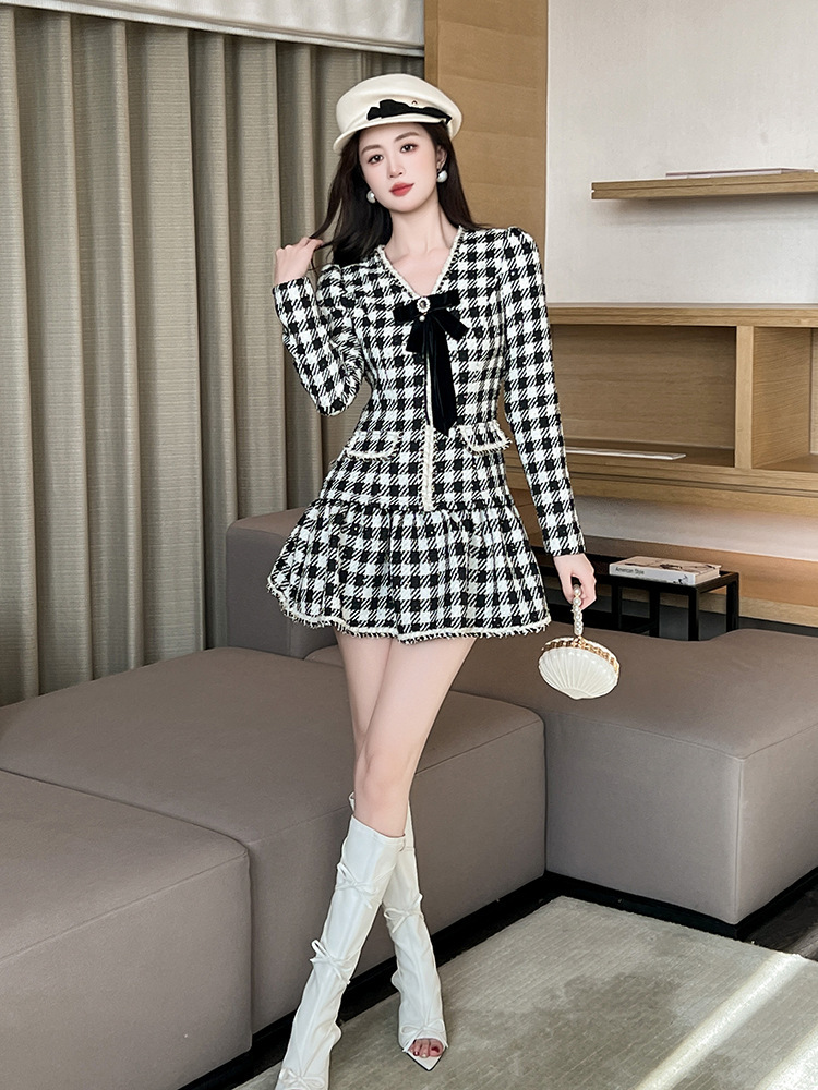 Đầm nữ dáng chữ A cổ chữ V họa tiết ca rô, tay dài phối viền lá sen — Đen trắng