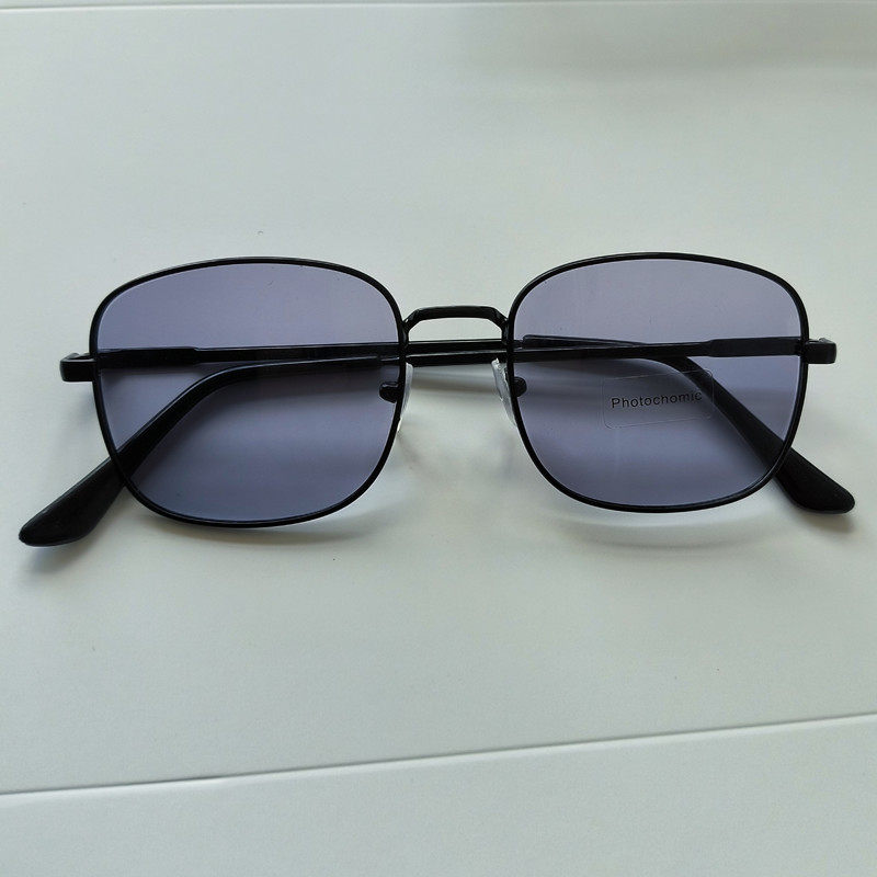6639 photosensitive color changing glasses Photochromic glasses flat lens light glasses frame metal box