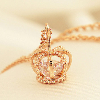 Korea ins fashion ladies exquisite crystal pendant clavicle chain jewelry factory direct supply imitation zircon crown necklace