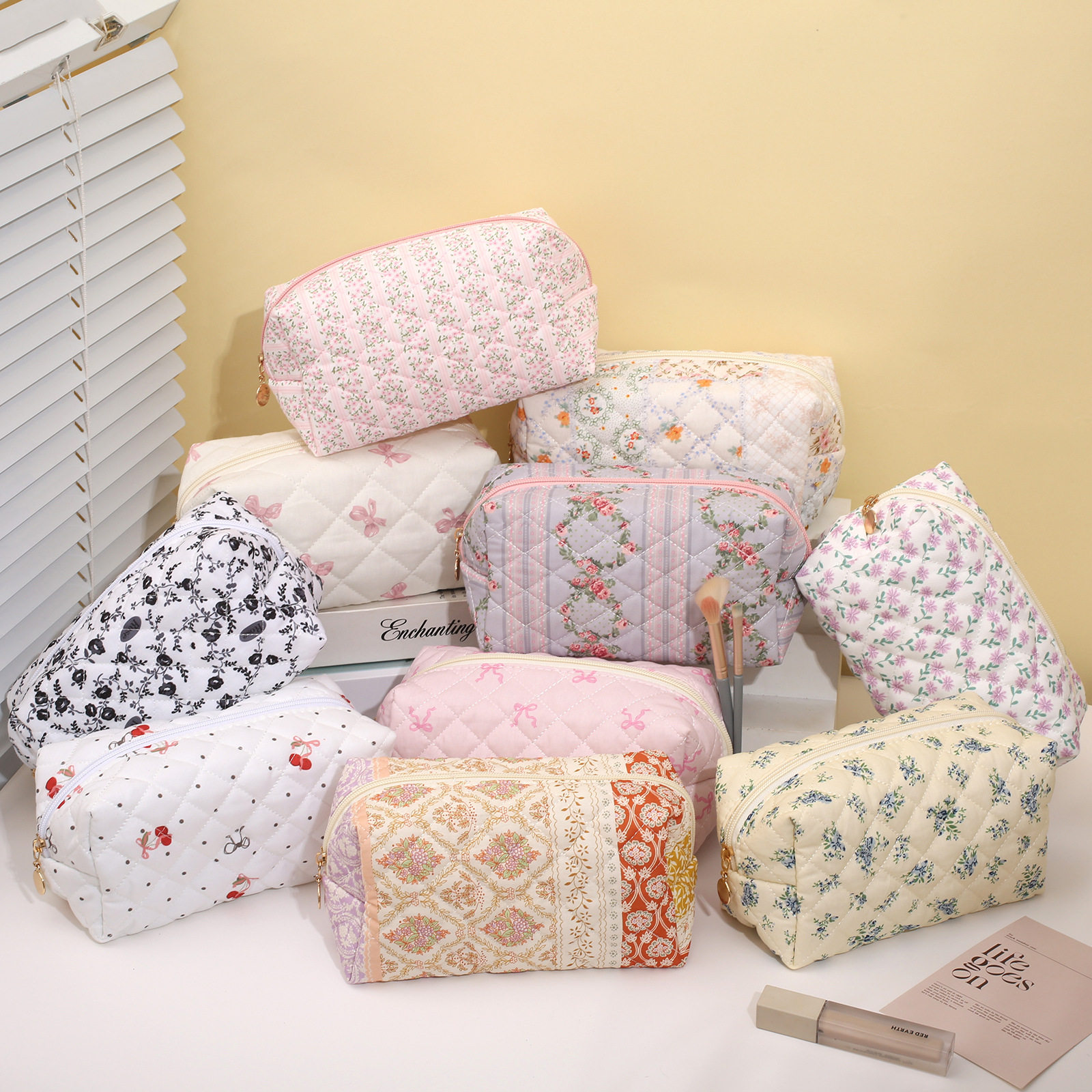 Floral Quilted Cosmetic Bag Women Portable Lipstick Makeup Brush Storage Bag Earphone Data Cable Wallet Student Pencil Case