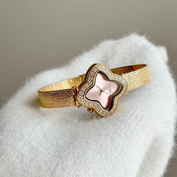 New Fashionable and Versatile Women's Four-Leaf Clover Lucky Series Mother-Of-Pearl Dial Two-Pin Belt Quartz Women's Watch Batch