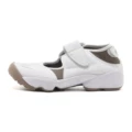 Beach 105 models-white brown