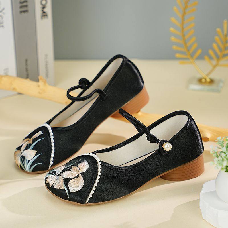 Han Dynasty Shoes Embroidered Shoes Autum New Retro Home Ethnic Style Ancient Style Shallow Mouth Embroider Comfortable Cloth Shoes Shoes for Women