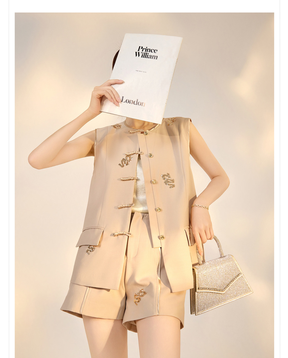 Bộ đôi áo vest không tay dáng ôm kèm quần short thêu họa tiết nữ — Quần short thêu (giao hàng trong ngày), Áo thêu (giao hàng trong ngày)