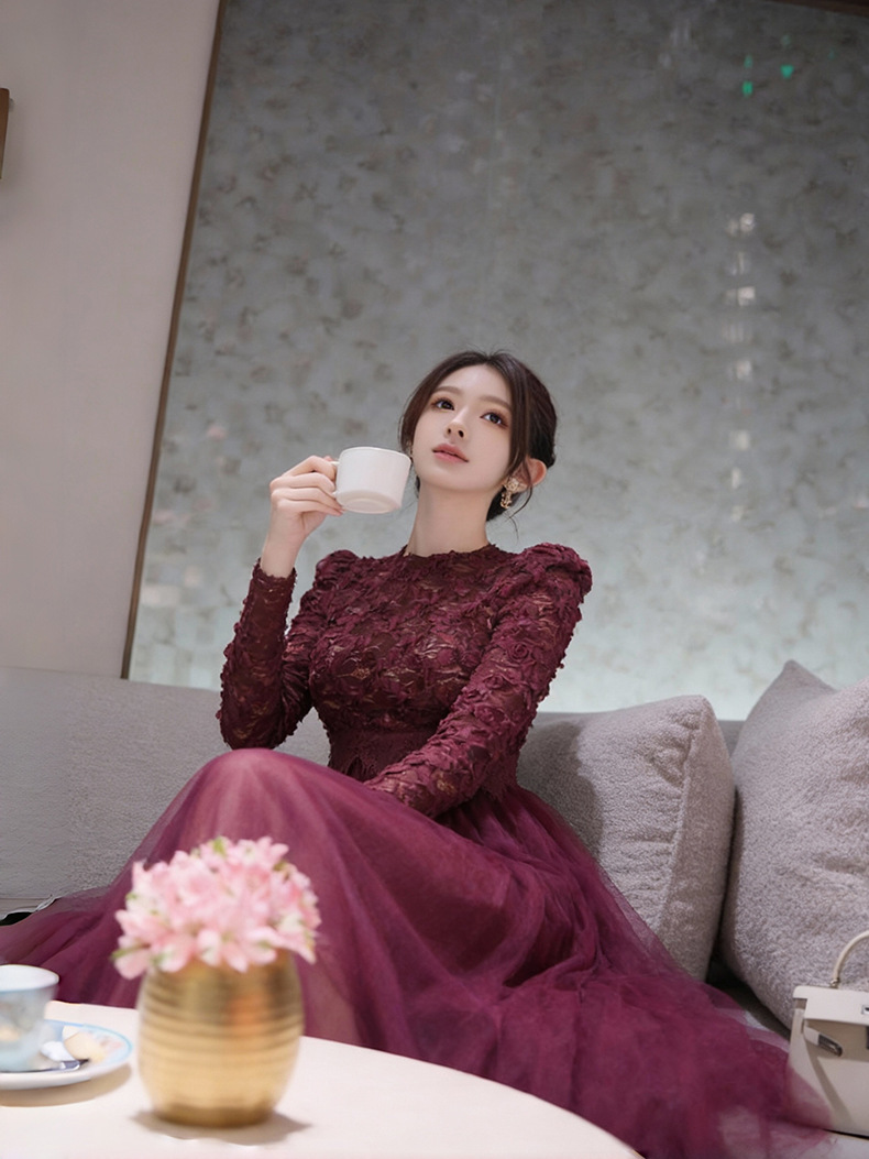Đầm dài nữ cổ tròn phối ren chiết eo vải lưới dáng ôm — Tím khói