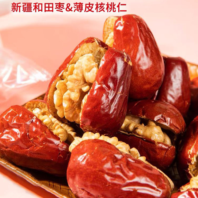 New products jujube clip walnut kernel delivery wholesale 500g independent packaging Hetian big red dates hug fruit jujube clip Walnut