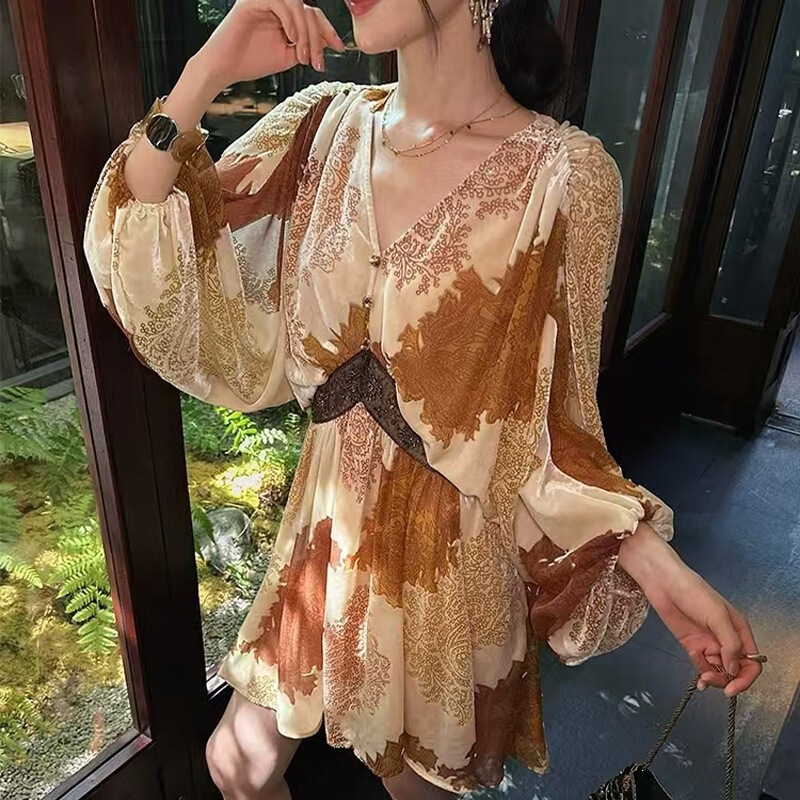 Đầm hoa nhún tay lỡ cổ V phối ren thắt eo phong cách thanh lịch — Màu hồng, Màu nâu, Màu xanh dương