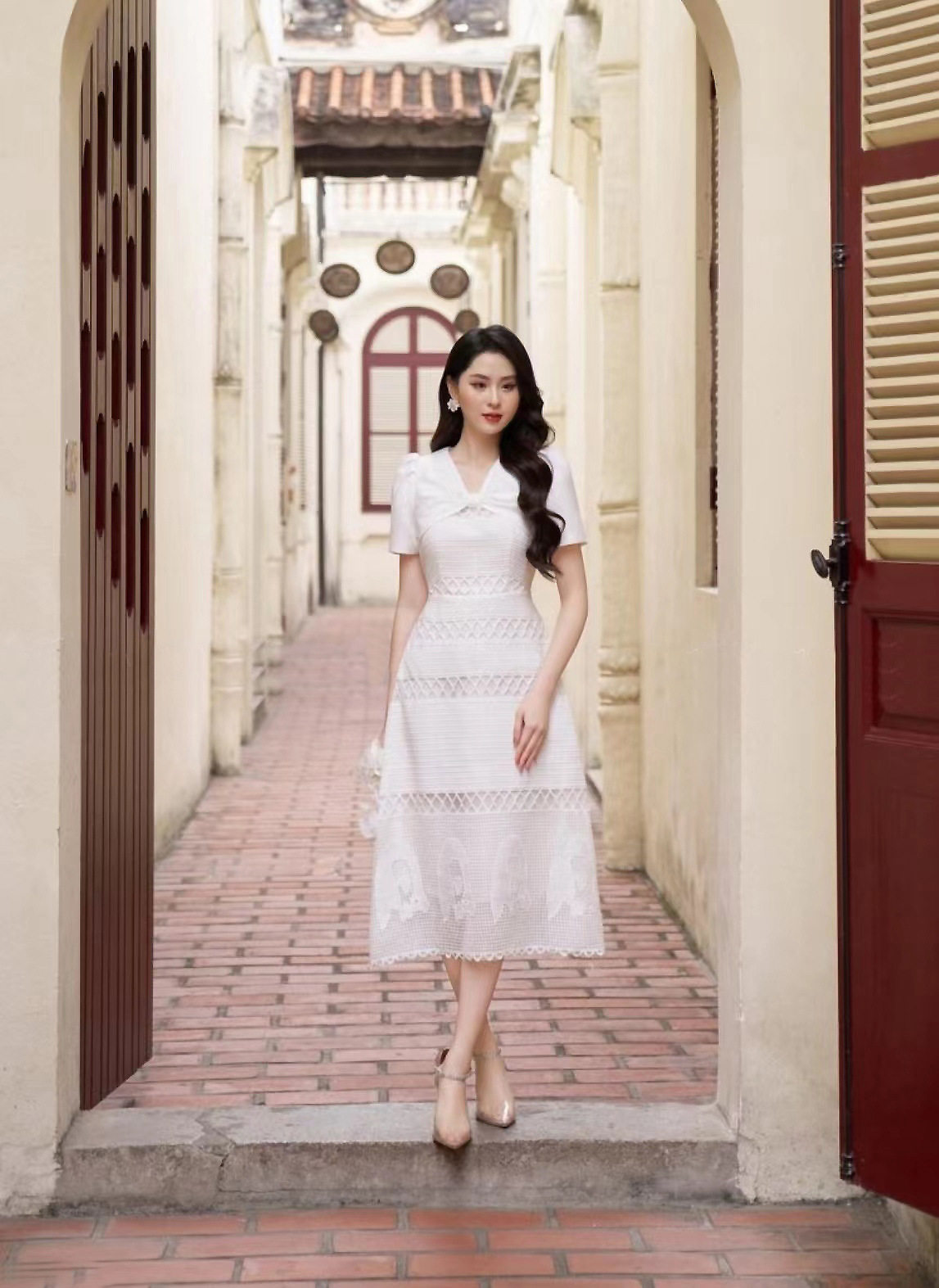 Đầm maxi nữ thắt eo cổ V tay ngắn midi trắng — Trắng chi tiết 4
