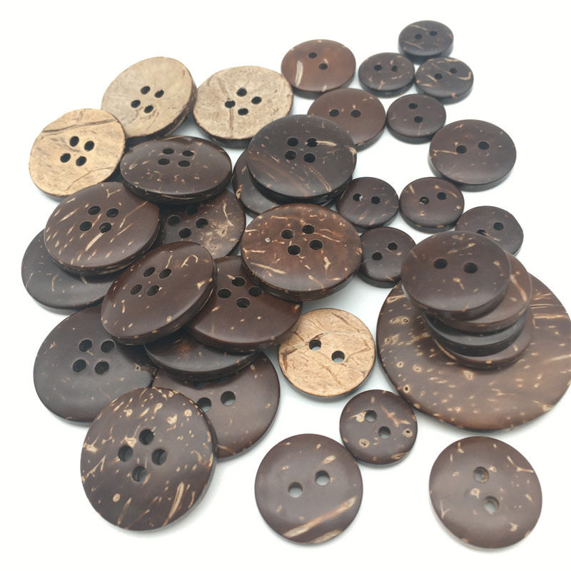 In stock supply natural coconut shell four-eye round wooden button two-eye environmental protection coconut buckle children's clothing button