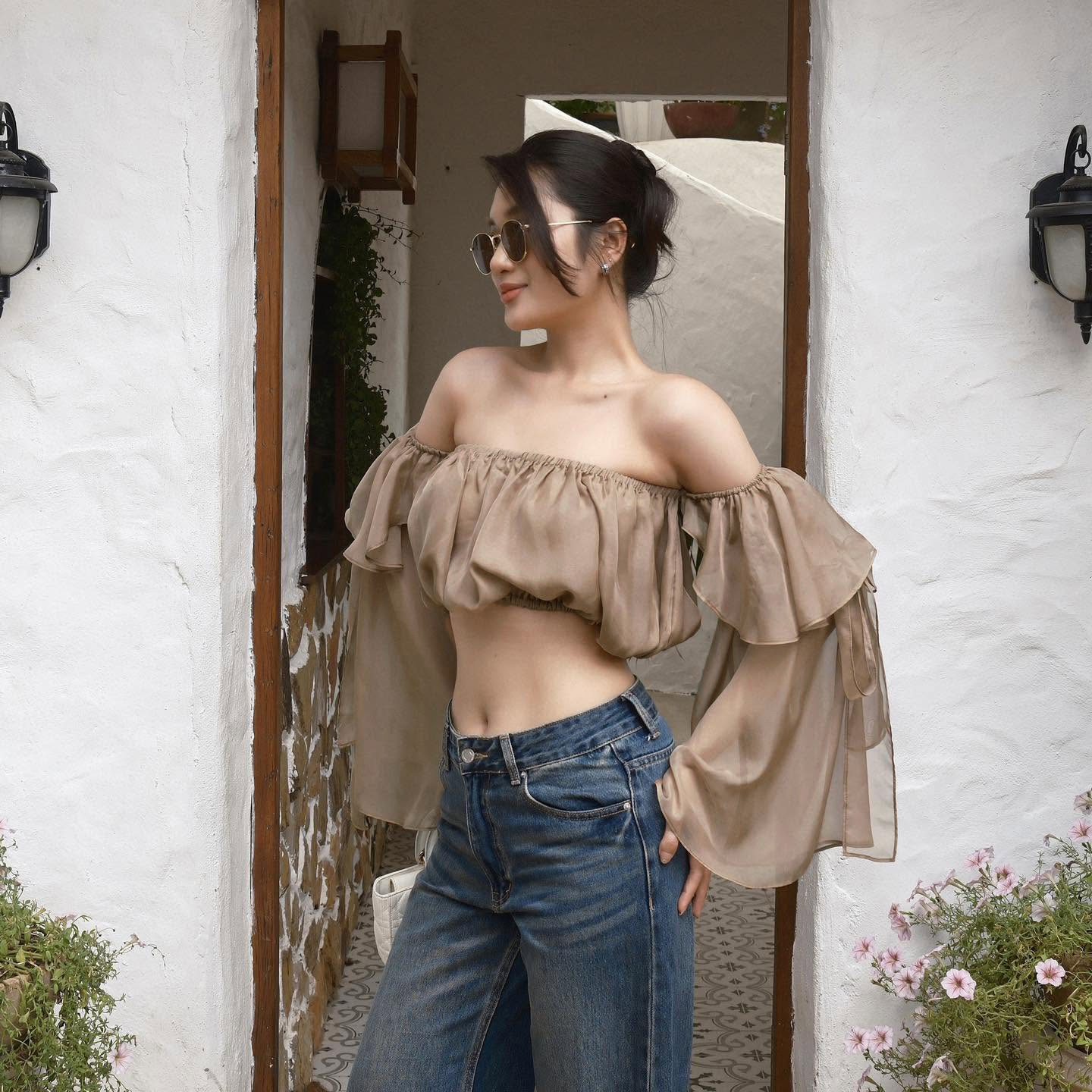 French Style Womens Crop Top Off Shoulder Long Sleeve Slim Fit Autumn Fashion Wholesale Available