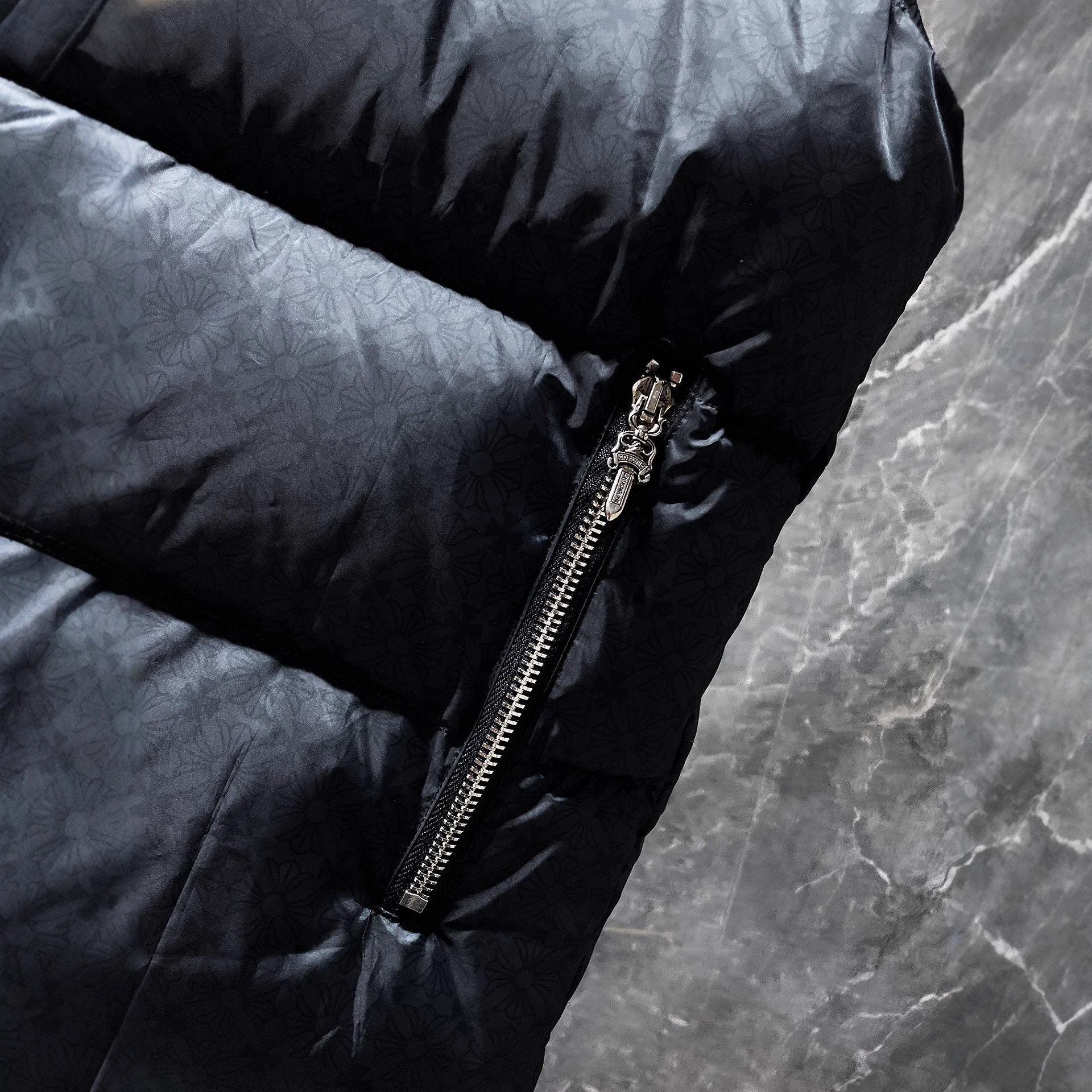 Chrome Hearts New Autumn and Winter Cross Dark Pattern Casual Series Warm and Cold-Proof down for Men and Women