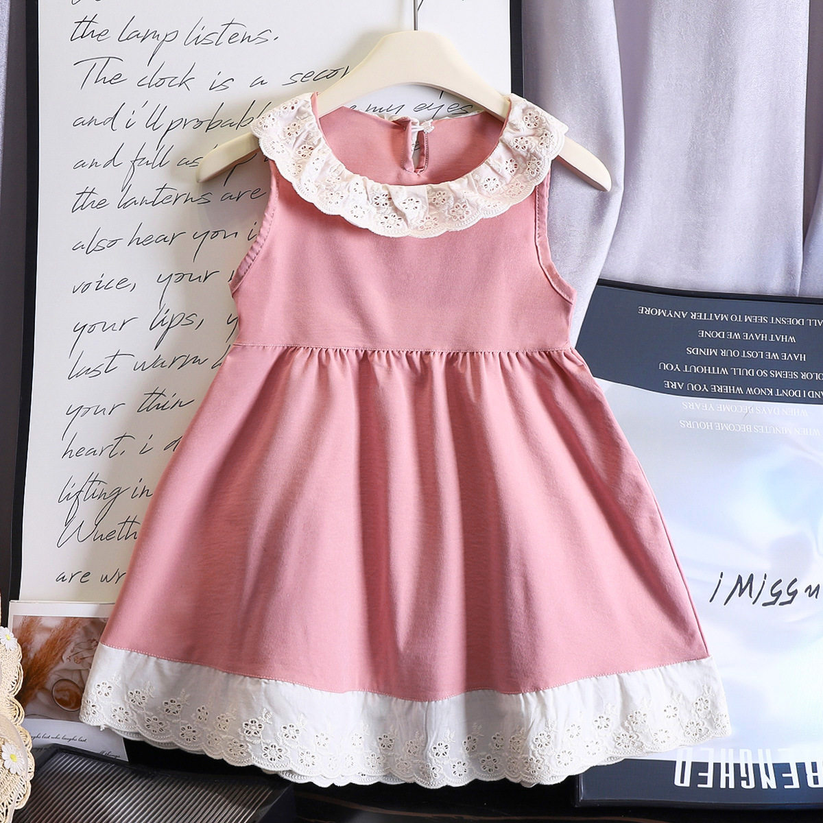 Nische Kinder-Sommerneuheit-Spitzen-Kinderkragen-Plissee-Kleid, süßes Rüschen-Prinzessinnenkleid