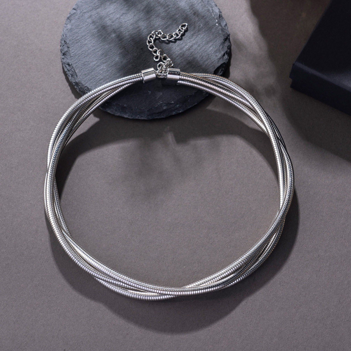 Europe and the United States cross-border hot cold wind winding snake bone metal necklace personality exaggerated clavicle chain high sense necklace