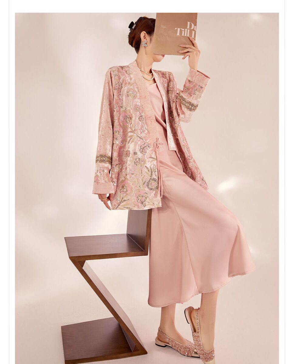 Áo khoác cardigan nữ cổ chữ V dài tay thêu họa tiết hoa lá — hồng