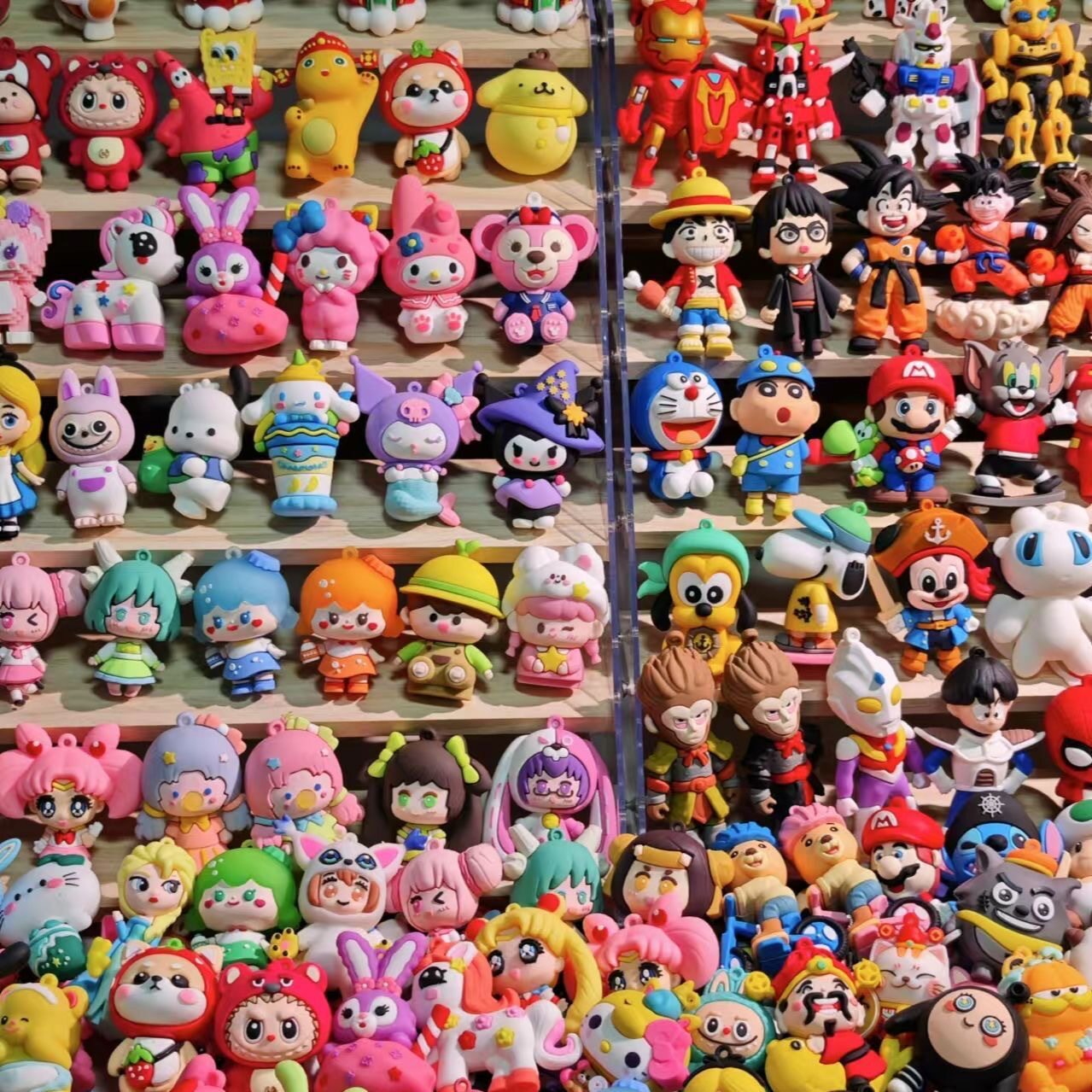 网红潮玩公仔地摊夜市跑量摆摊手办玩具PVC立体卡通玩偶盲盒公仔