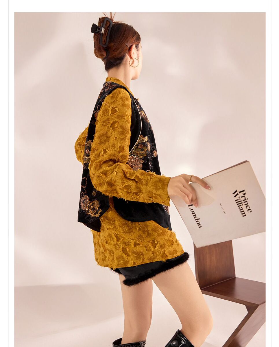 Áo vest nữ dáng gile thêu hoa đính cườm phối cúc — Màu đen