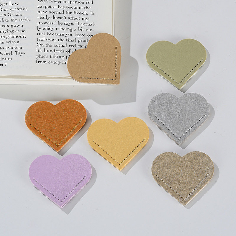 Cross-border Hot Selling Creative Simple Love Leather Bookmark PU Portable Book Page Clip Heart-shaped Bookmark Student Gift Corner
