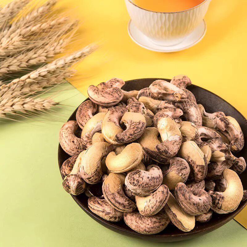 Net Weight Original Flavor Cashew Nuts with Skin, Large Bulk Salt-Roasted Purple Skin Cashew Nuts, Vietnamese Specialty Nuts, Snack Manufacturer