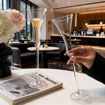 High-End Champagne Glass with a French Lily Design for Girls Who Like to Drink a Little, Niche Red Wine Glass