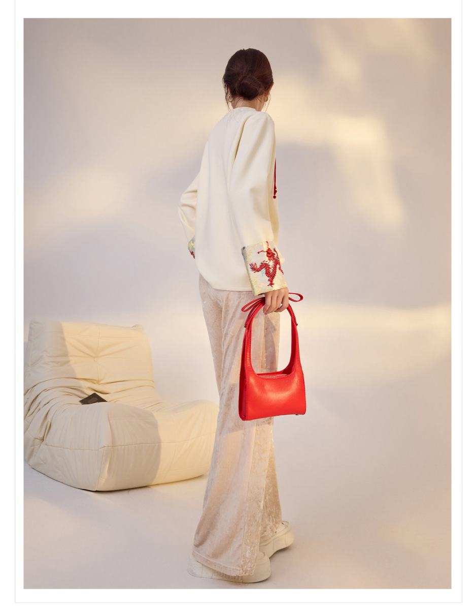Áo sơ mi nam dài tay thêu họa tiết rồng, chất liệu polyester phối nylon, cổ tròn, phong cách thanh lịch