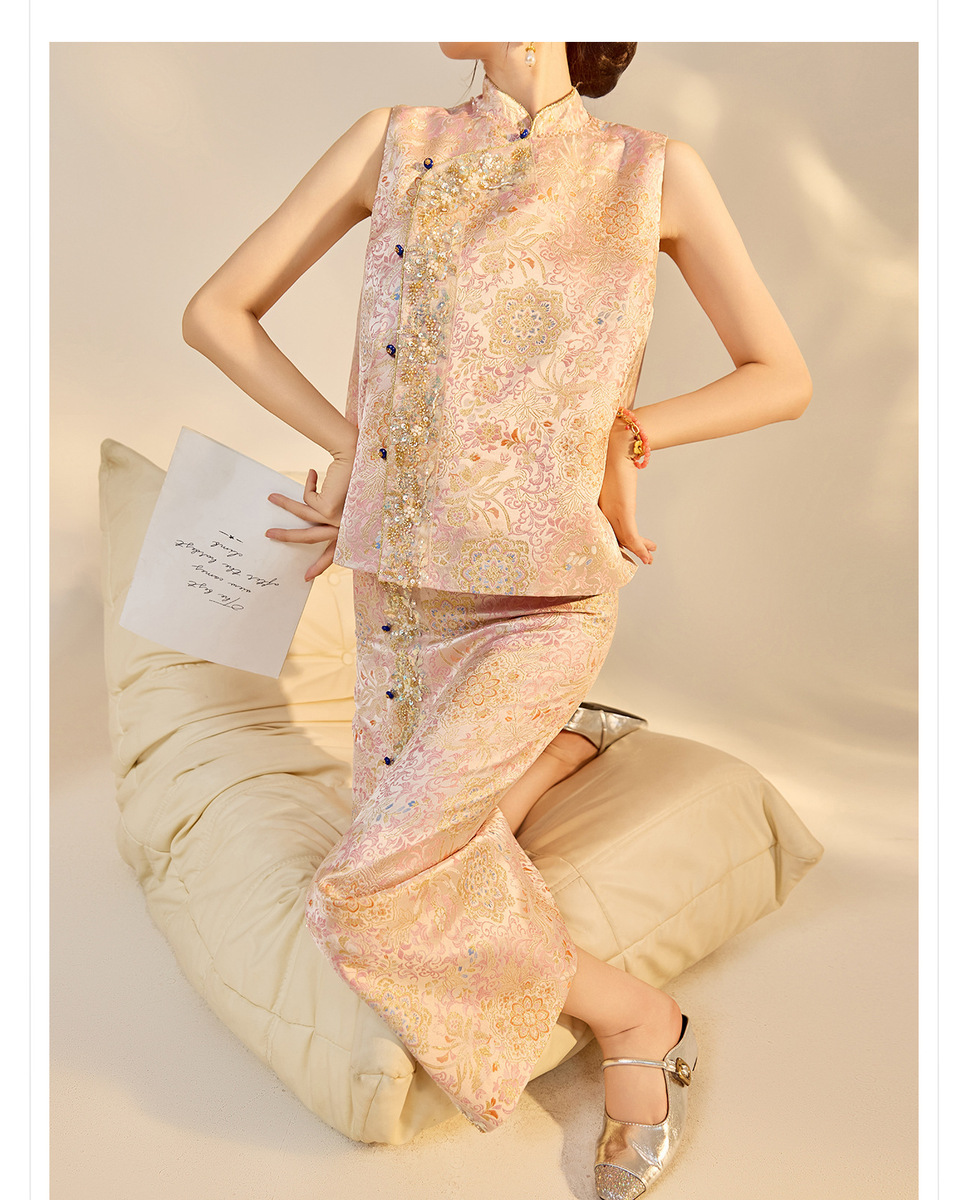 Set áo gile dệt jacquard thêu đính cườm kèm chân váy midi chữ A xẻ tà — Áo gile dệt jacquard (giao hàng trong 7 ngày), Áo gile dệt jacquard (giao hàng trong ngày), Chân váy jacquard (giao hàng trong 7 ngày), Chân váy jacquard (giao hàng trong ngày)