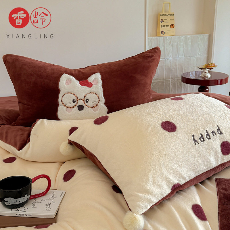 [Xiangling Premium] Fully Matte and Fully Processed Milk Velvet Confused Puppy Patch Embroidered Four-Piece Bed Bed Sheets and Quilt Cover
