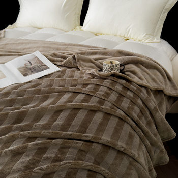 2025 New Thickeneded Cationic Jacquard Milk Velvet Blanket Ab Yarn Two-Color Flannel Cover Blanket Warm Sofa Blanket