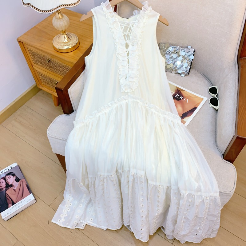 Đầm maxi nữ không tay cổ chữ V phối ren tùng xòe — Màu be